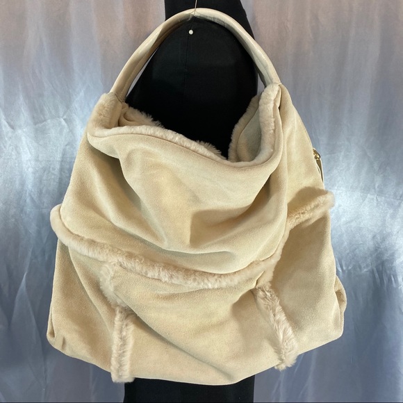 Ugg women’s Quinn hobo suede shoulder bag - Picture 3 of 14